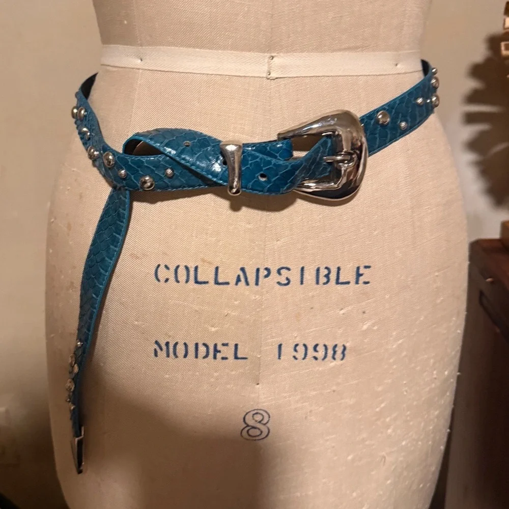 Vintage Teal Blue Snakeskin Studded Western Skinny Belt Silver Buckle Tip